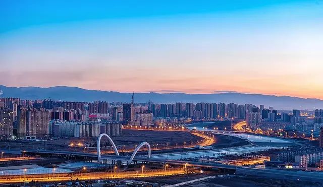 呼和浩特，親愛的聽眾朋友們，大家好！